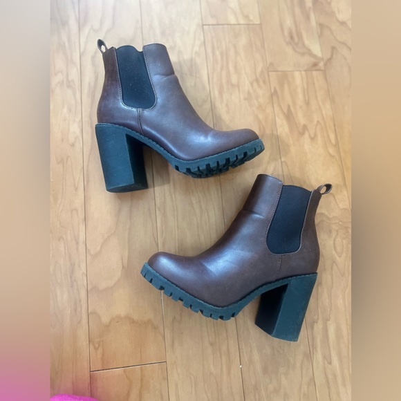 Soda Glove Ankle Boot - Chunky Heel - Picture 2 of 4